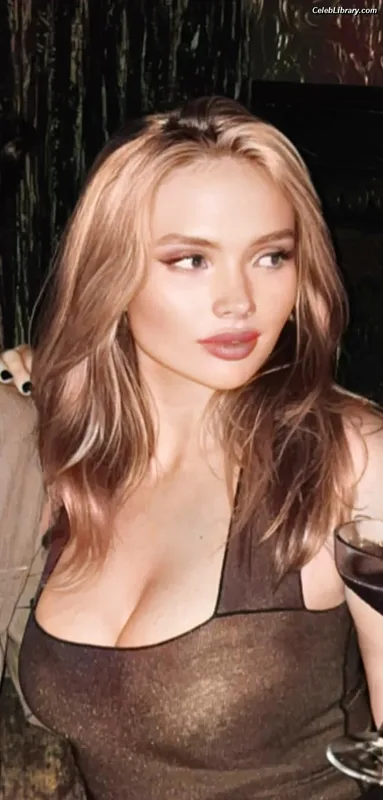 Natalie Alyn Lind photo 19 of 877