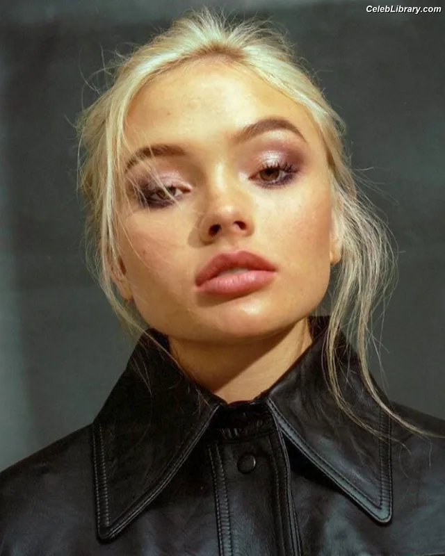 Natalie Alyn Lind photo 5 of 877