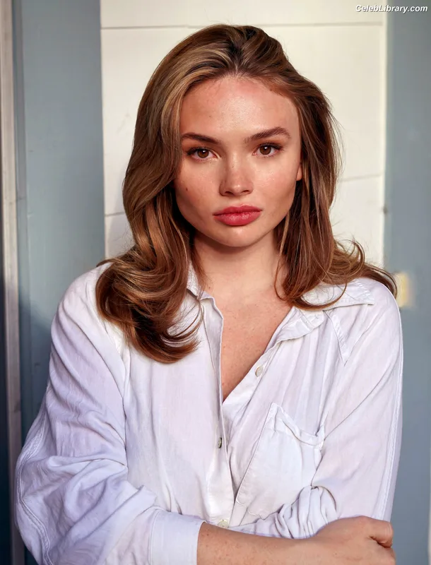 Natalie Alyn Lind photo 4 of 877