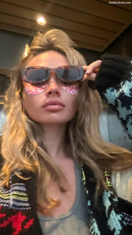 Natalie Alyn Lind photo 13 of 877