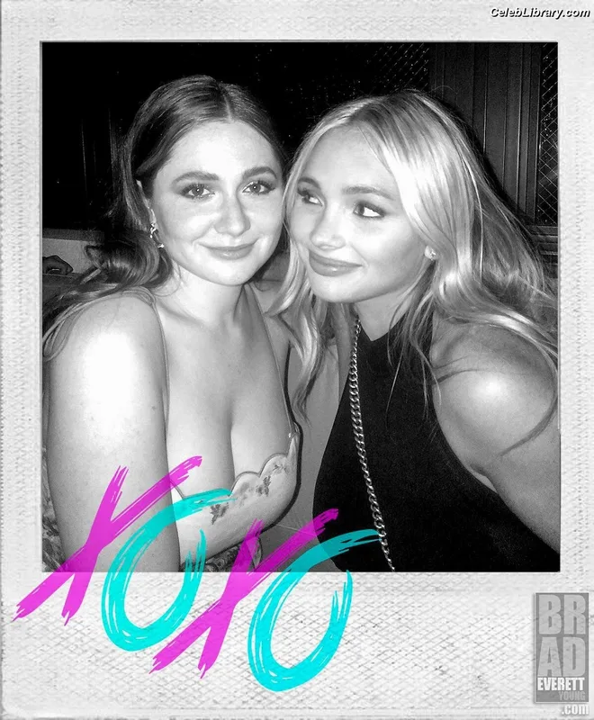 Natalie Alyn Lind photo 22 of 877