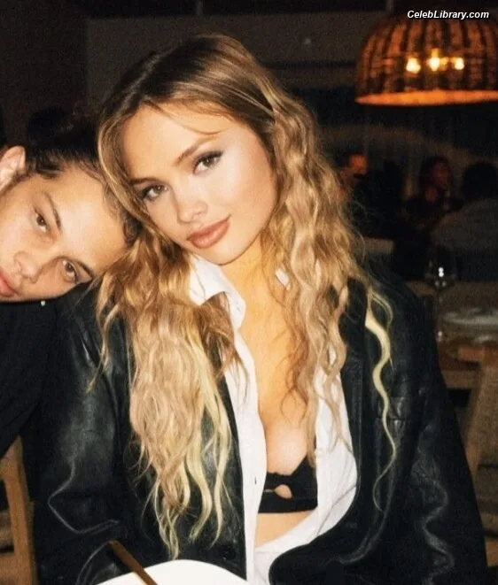 Natalie Alyn Lind photo 18 of 877
