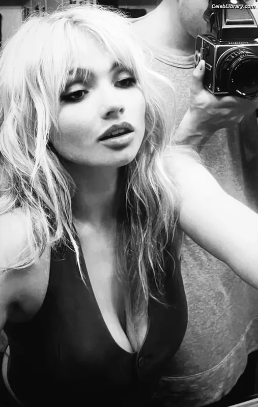 Natalie Alyn Lind photo 19 of 877