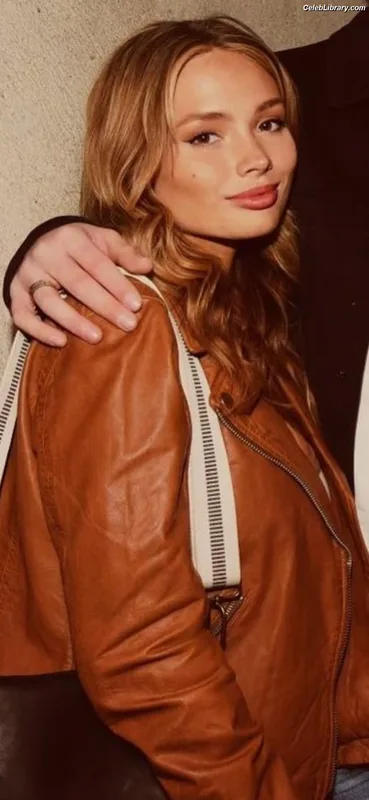 Natalie Alyn Lind photo 21 of 877