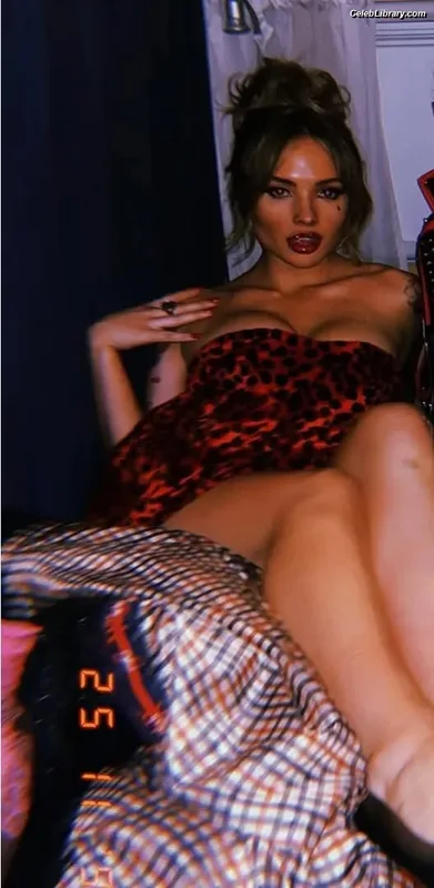 Natalie Alyn Lind photo 5 of 877