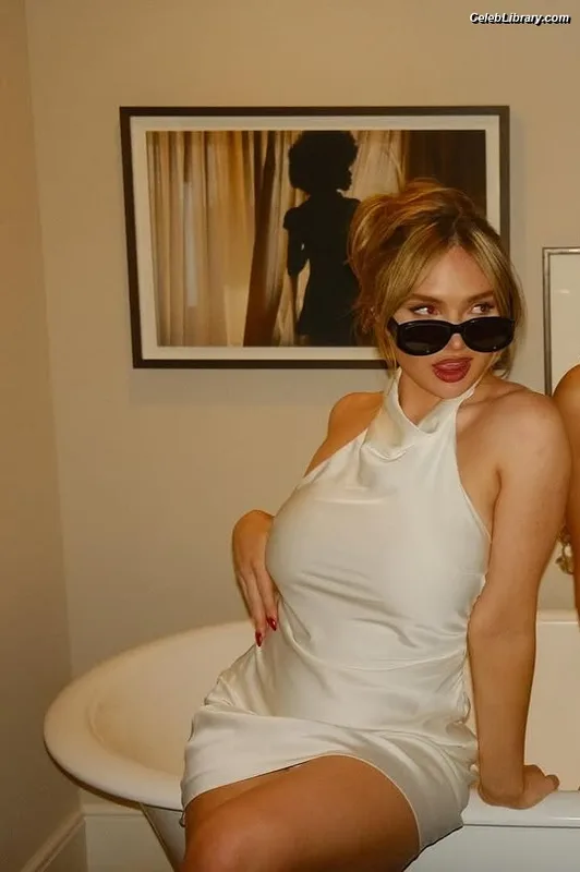 Natalie Alyn Lind photo 14 of 877