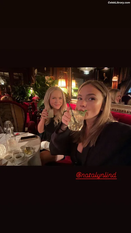 Natalie Alyn Lind photo 2 of 877