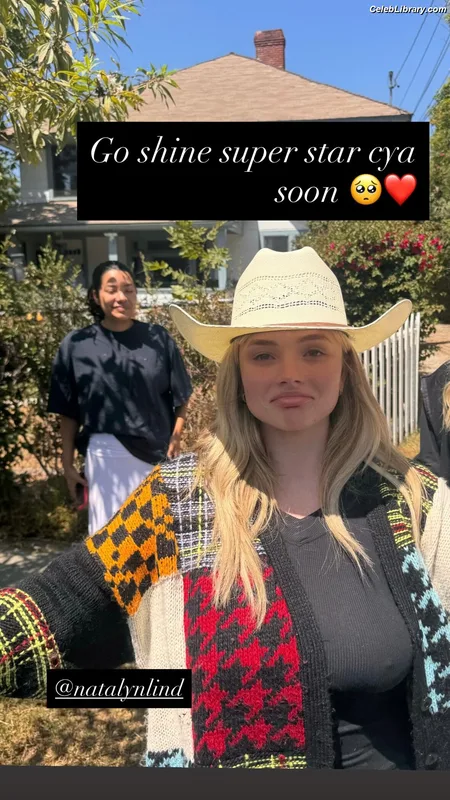 Natalie Alyn Lind photo 7 of 877