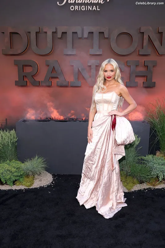 Natalie Alyn Lind photo 9 of 877