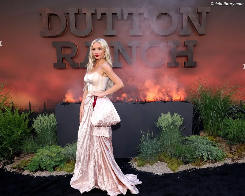 Natalie Alyn Lind photo 16 of 877