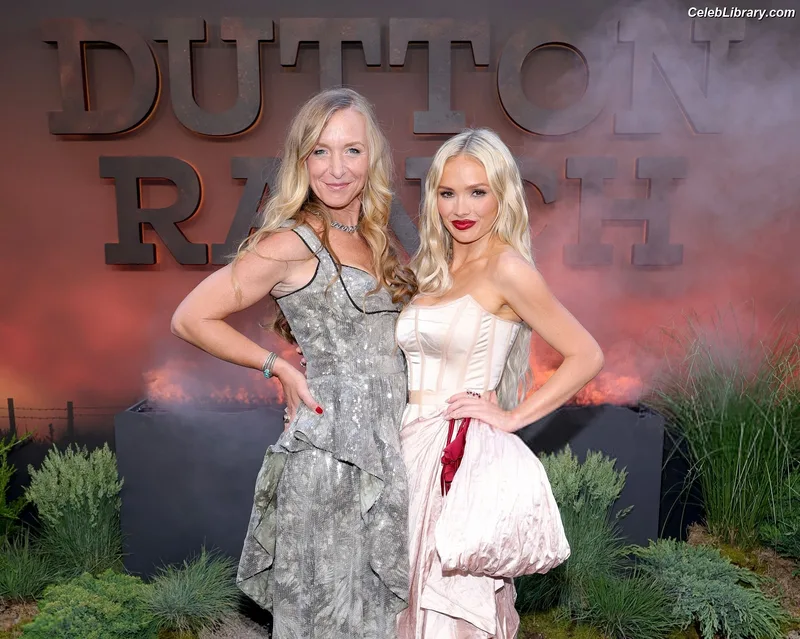 Natalie Alyn Lind photo 22 of 877
