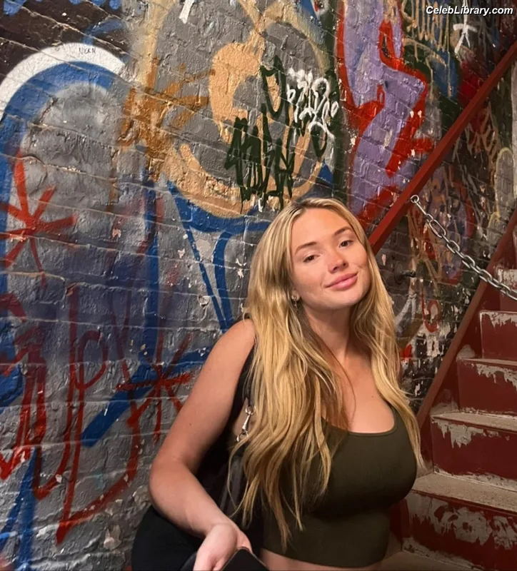 Natalie Alyn Lind photo 20 of 877
