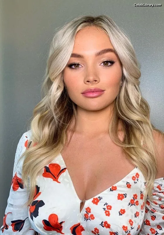 Natalie Alyn Lind photo 16 of 877