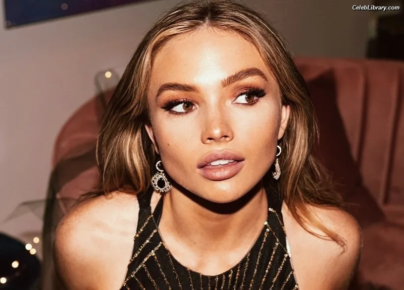 Natalie Alyn Lind photo 17 of 877