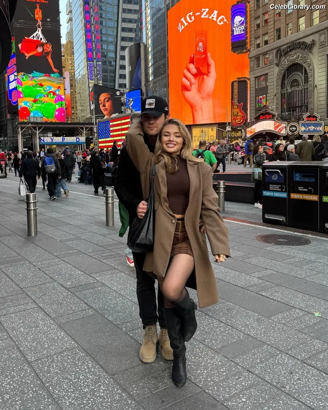 Natalie Alyn Lind photo 9 of 877
