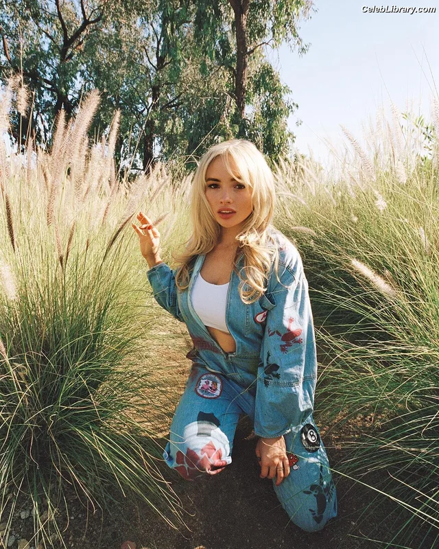 Natalie Alyn Lind photo 20 of 877