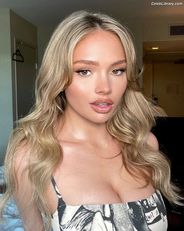 Natalie Alyn Lind photo 22 of 877
