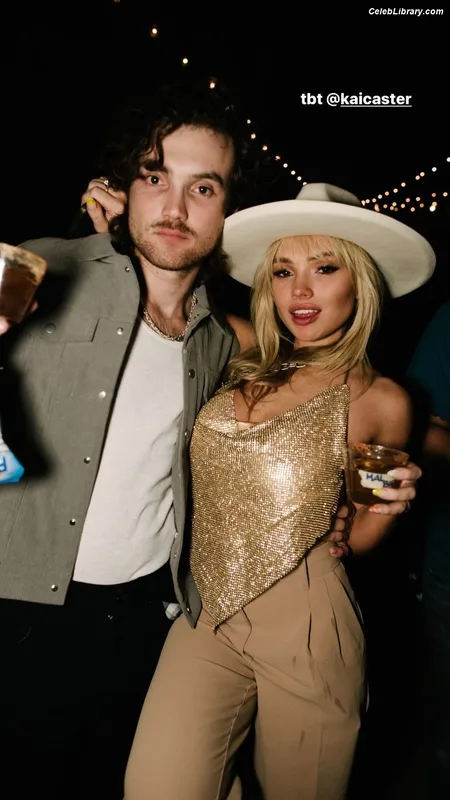 Natalie Alyn Lind photo 2 of 877