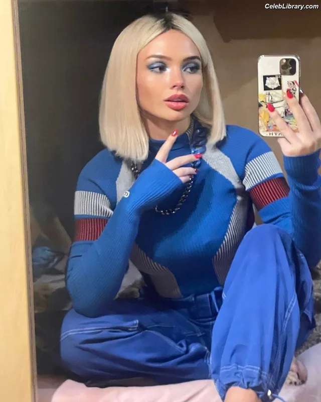 Natalie Alyn Lind photo 8 of 877