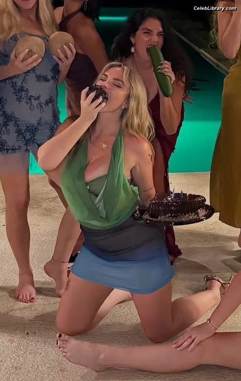 Natalie Alyn Lind photo 1 of 877