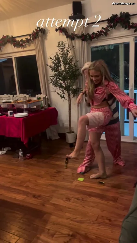 Natalie Alyn Lind photo 7 of 877