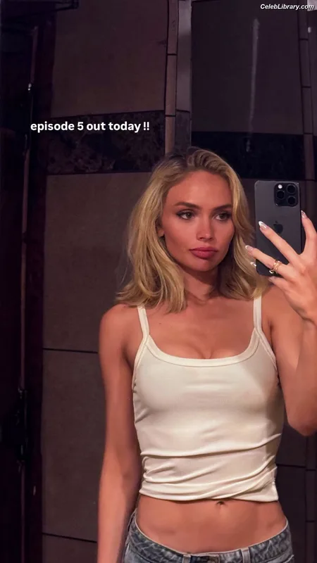 Natalie Alyn Lind photo 11 of 877