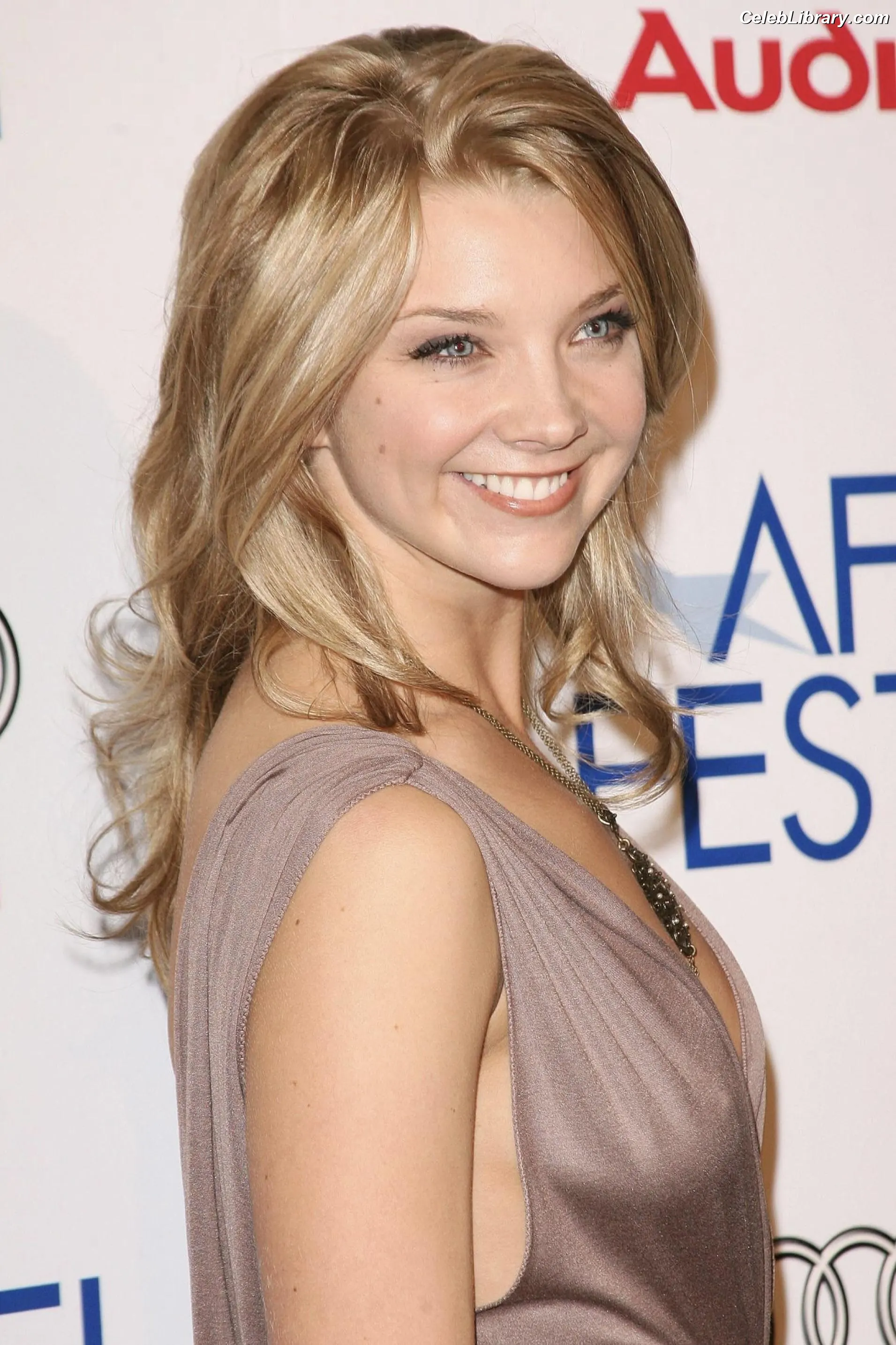 Natalie Dormer photo 14 of 273