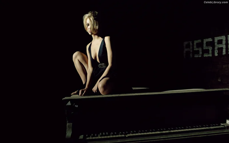 Natalie Dormer photo 21 of 274