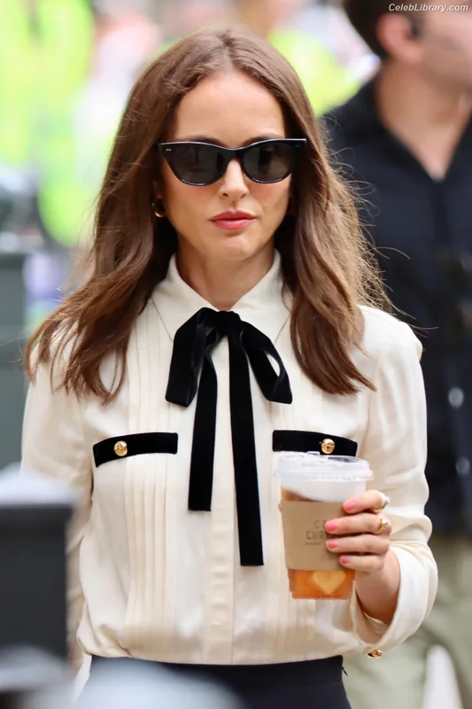 Natalie Portman photo 11 of 1527