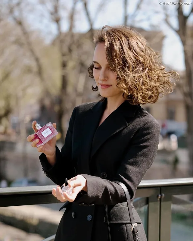 Natalie Portman photo 15 of 1527