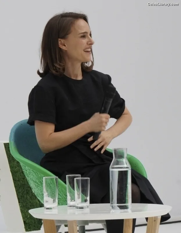 Natalie Portman photo 24 of 1527