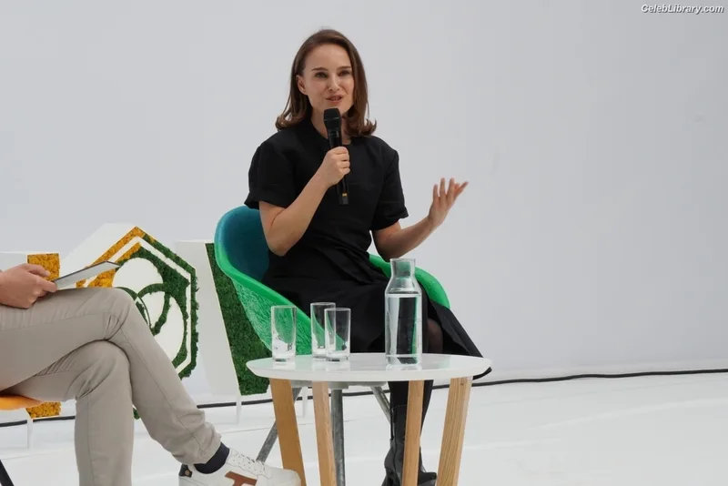 Natalie Portman photo 3 of 1527