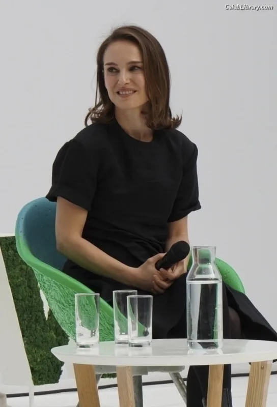 Natalie Portman photo 7 of 1527