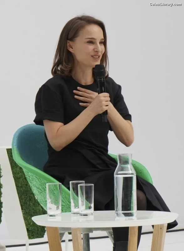 Natalie Portman photo 10 of 1527