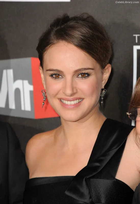 Natalie Portman photo 21 of 1527