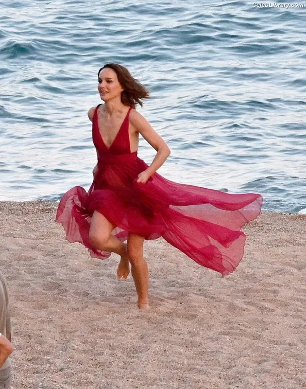 Natalie Portman photo 7 of 1527