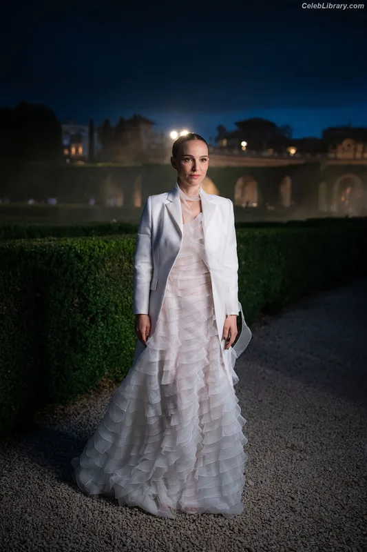 Natalie Portman photo 3 of 1527