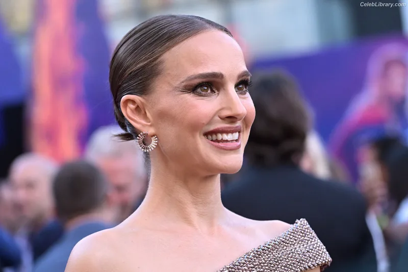 Natalie Portman photo 24 of 1527