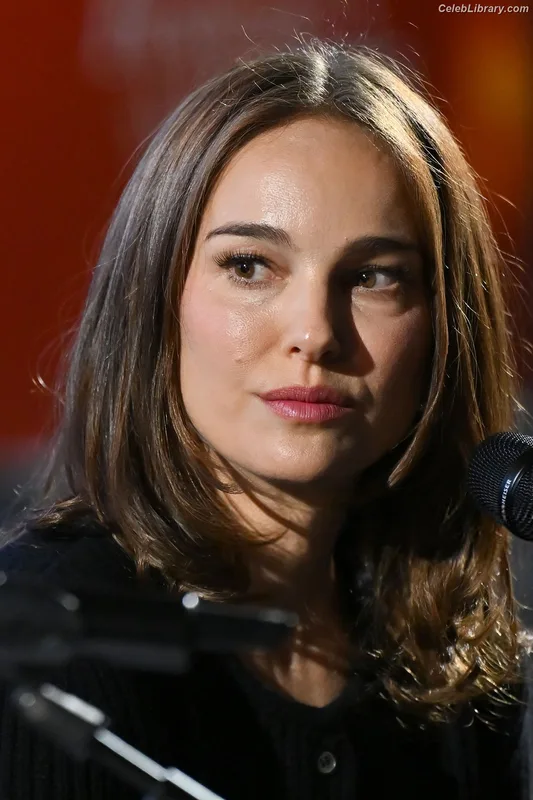 Natalie Portman photo 22 of 1527