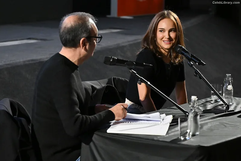 Natalie Portman photo 4 of 1527