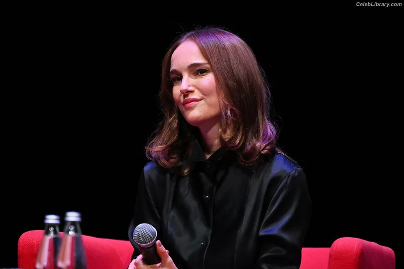 Natalie Portman photo 17 of 1527