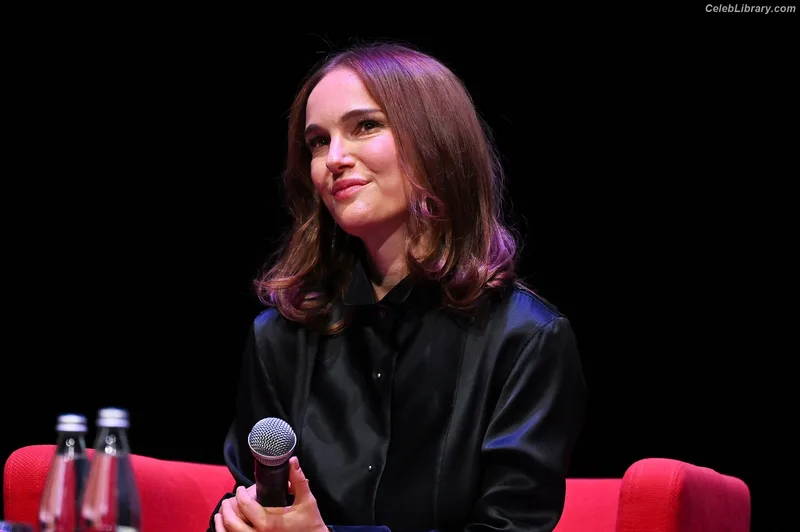 Natalie Portman photo 21 of 1527