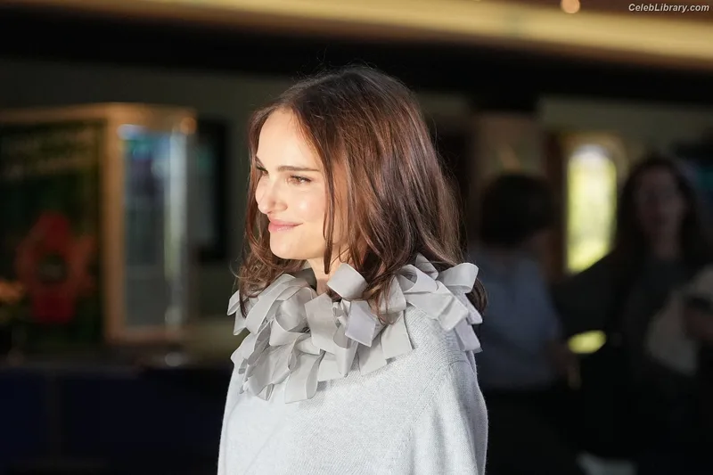 Natalie Portman photo 7 of 1527