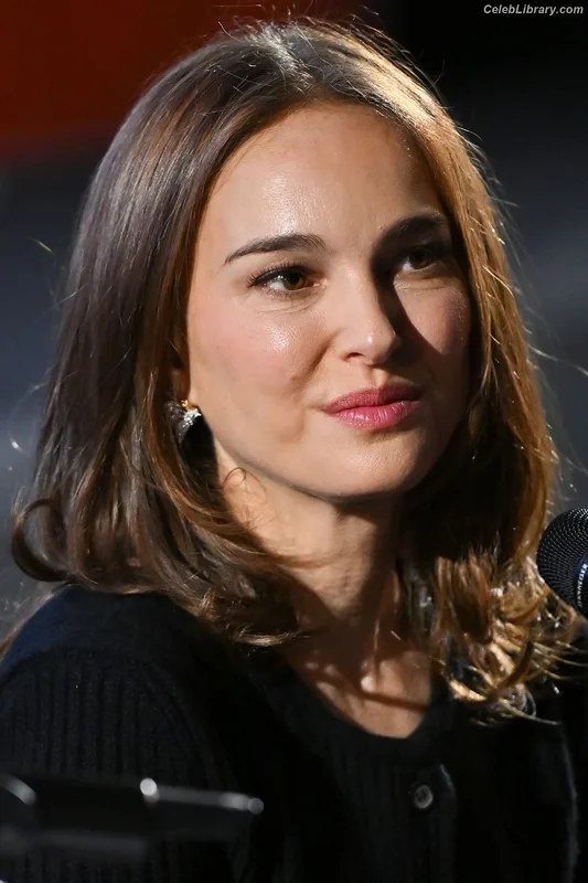 Natalie Portman photo 16 of 1527