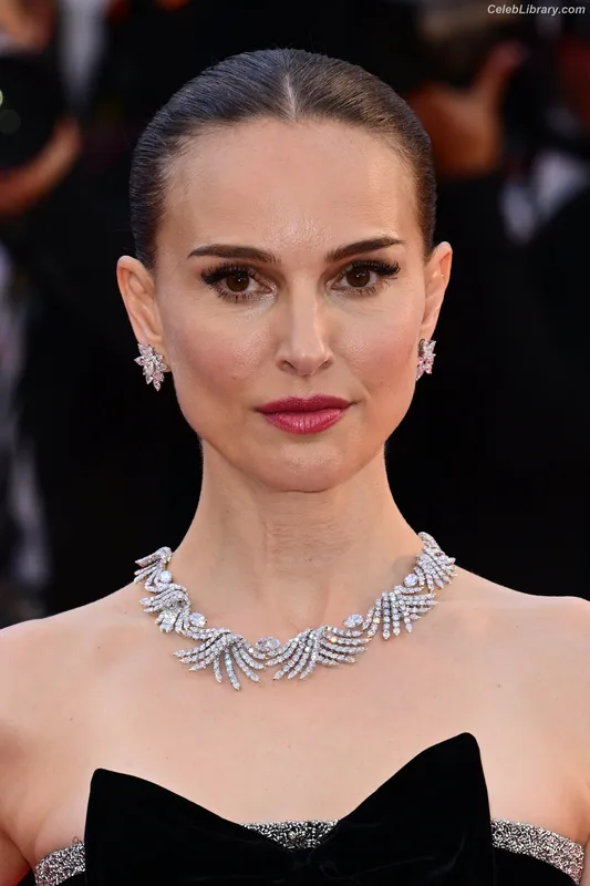 Natalie Portman photo 17 of 1527
