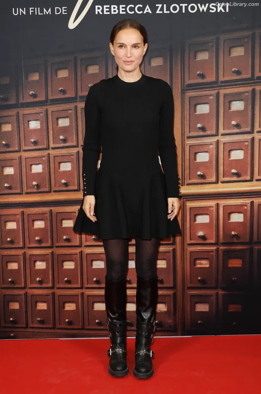 Natalie Portman photo 17 of 1527