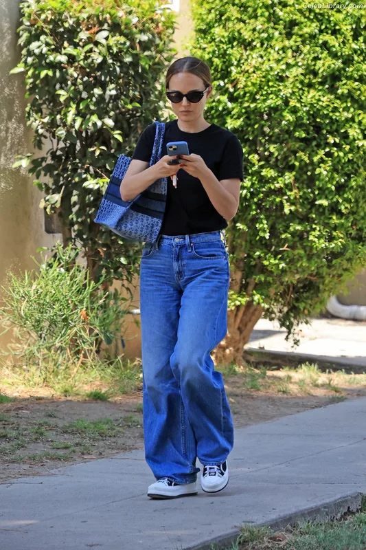 Natalie Portman photo 8 of 1527