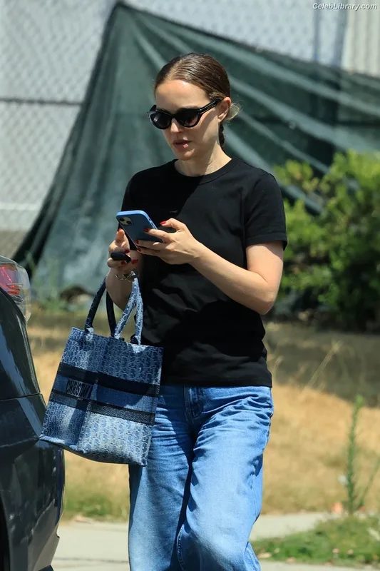 Natalie Portman photo 10 of 1527