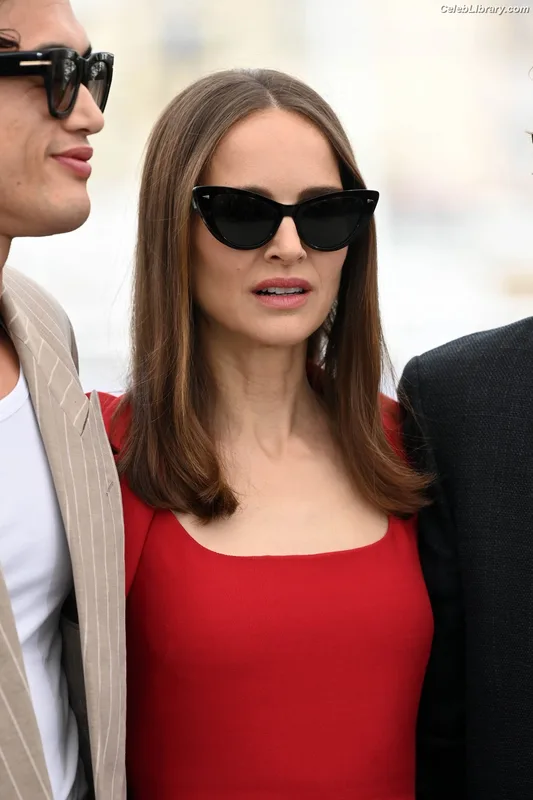 Natalie Portman photo 22 of 1527