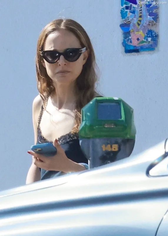 Natalie Portman photo 6 of 1527